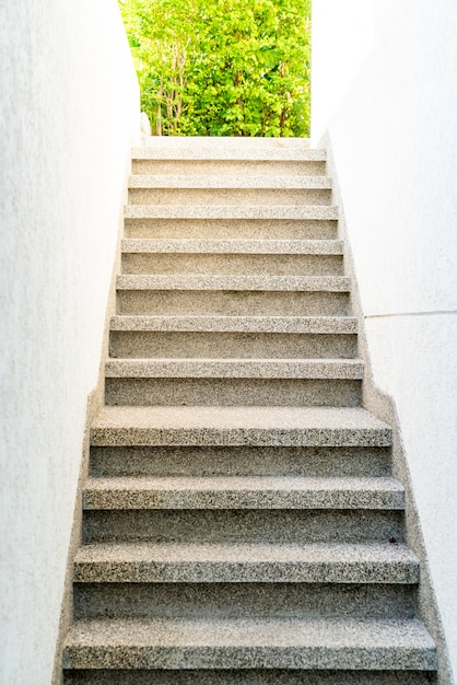 Leere Architektur der Treppe