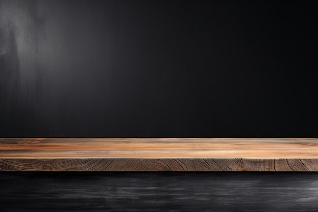 Leere Holztischplatte auf schwarzer, dunkler Betonwand