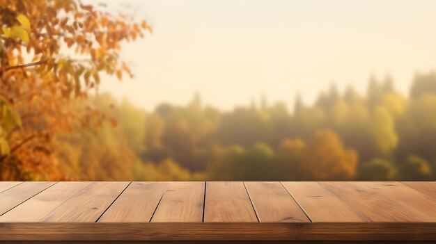 Leere Holztischplatte und verschwommener Sommerbaum- und Sommerblatthintergrund