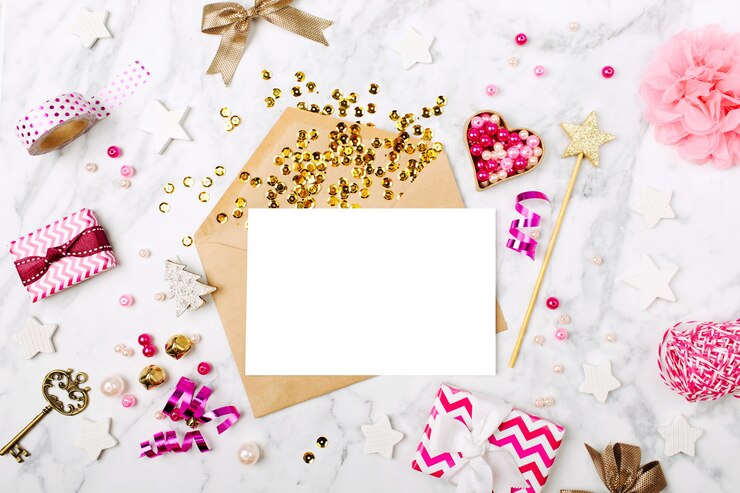 Foto leere karte mit goldenen ausläufern und funkeln. urlaubsmodell. weihnachtskonzept. flache lage, ansicht von oben