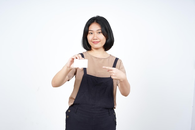 Leere Kreditkarte der schönen asiatischen Frau halten und anzeigen, Isolated On White Background