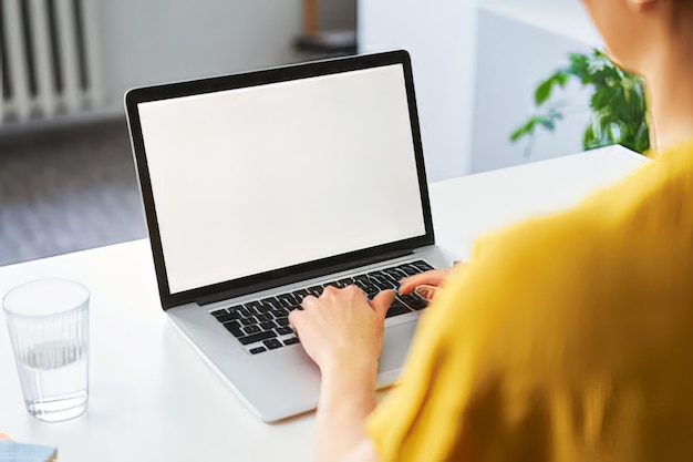 Leere Laptop-Bildschirm-Mockup-Vorlage für das Laptop.
