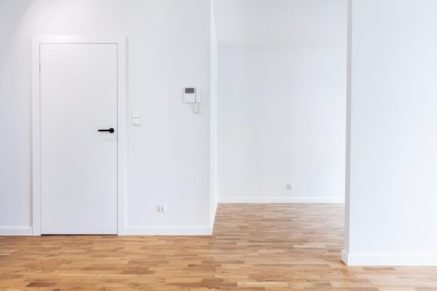 Leere neue Wohnung