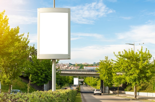 Leere Plakatwand in der Stadt - Mock-up für Werbung