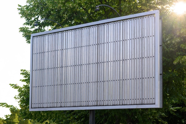 Leere Plakatwand ohne Werbung im Freien großes Werbebanner-Mockup