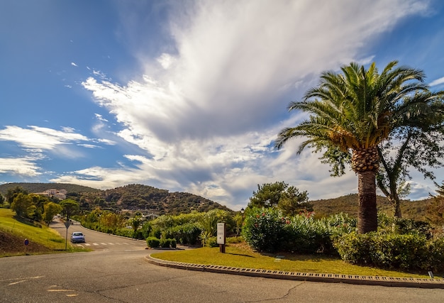 Leere Straße in den Bergen Ausfahrt von Cap Esterel Côte d'Azur