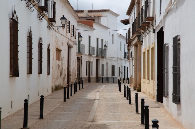 Leere Straße in Villanueva de los Infantes, Ciudad Real, Spanien