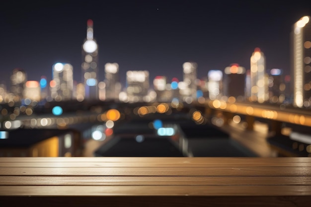 Leere Tafel vor einem defokussierten Stadtbild in der Nacht