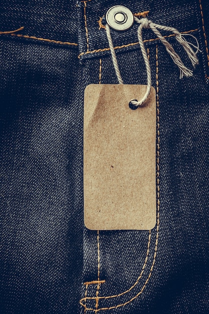 leere Tags mit Jeans