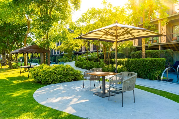 Foto leere terrassenstuhldekoration im garten