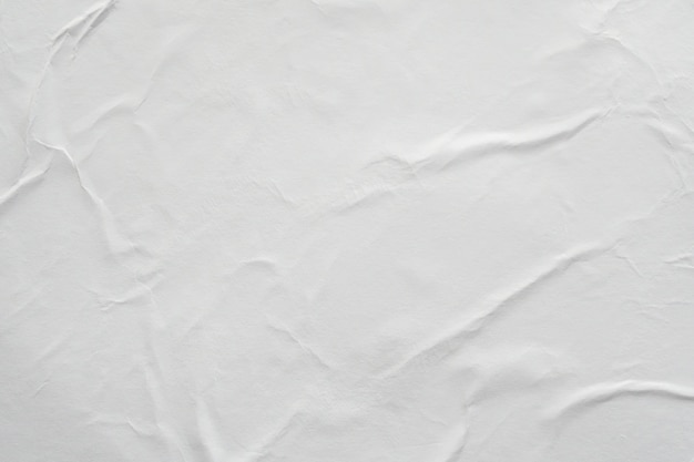Leere weiße zerknitterte und zerknitterte Papierplakatstruktur
