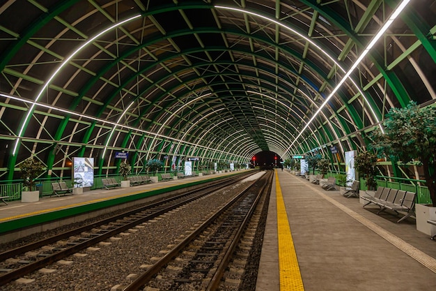 Leerer Bahnhof in der Nacht in der Stadt Bukarest Rumänien