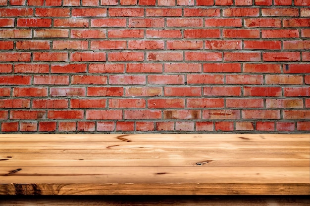 Leerer Holztisch für Produktplatzierung oder Montage mit Fokus auf den Brickwall-Hintergrund der Tischplatte