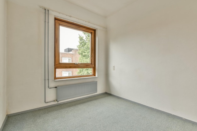 Foto leerer raum mit fenster und heizkörper