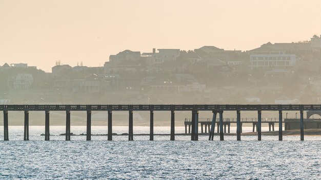 Leerer Seepier bei Sonnenaufgang