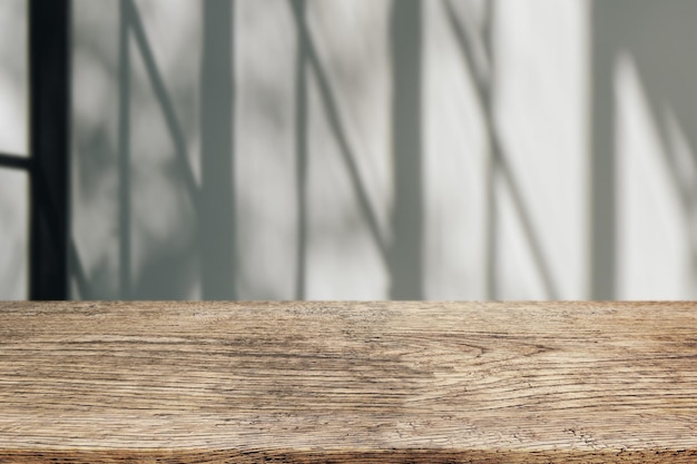 Leerer Tisch Des Holzbrettes Mit Grauem Wandhintergrund