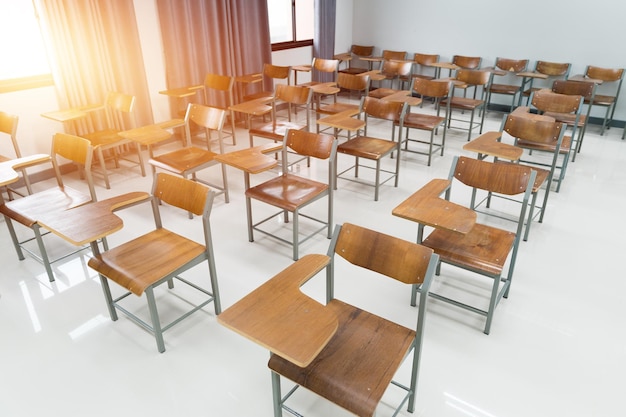 Leeres modernes Klassenzimmer einer Universität ohne Studenten und Lehrer Bildung stockfoto