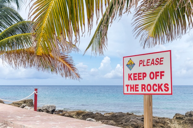 Foto leeres schild am strand