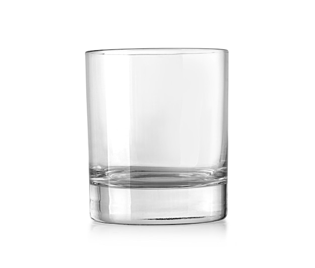 Leeres und sauberes Whiskyglas isoliert