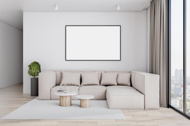 Leeres weißes Poster in der Mitte der hellen Wand im stilvollen Wohnzimmer mit großem beigen Sofa-Kaschmirteppich auf Holzboden und Blick auf die Stadt vom großen Fenster 3D-Rendering-Mock-up