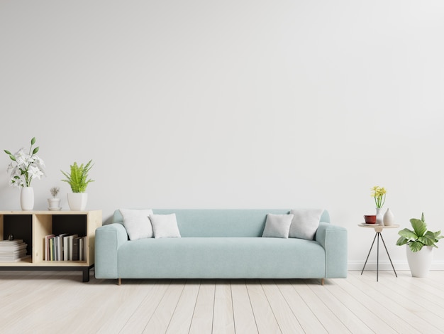 Leeres Wohnzimmer mit blauem Sofa, Pflanzen und Tabelle auf leerem weißem Wandhintergrund.