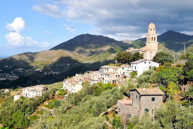 Legnaro Italien Schöne Aussicht auf das kleine Dorf Legnaro in den Hügeln in der Nähe des Levanto