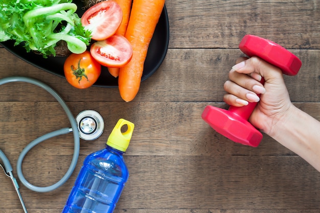 Foto legumes, equipamentos de fitness em madeira