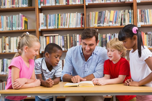 Lehrerlesebuch zu den Schülern an der Bibliothek