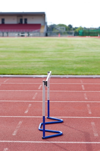 Leichtathletik-Hecke isoliert