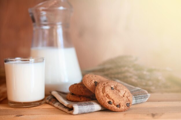 Leite com cereais de biscoitos de chocolate