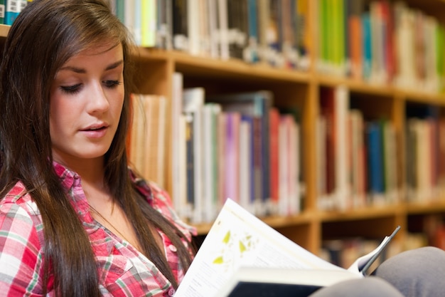 Leitura de estudante feminina