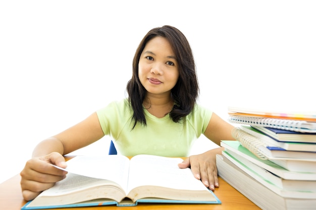 Leitura de mulher jovem faculdade