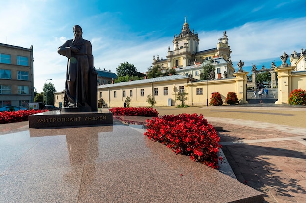 Lemberg, Ukraine, 8. August 2019, der Platz von Syaty Jura, die katholische Kirche St. Jura in Lemberg