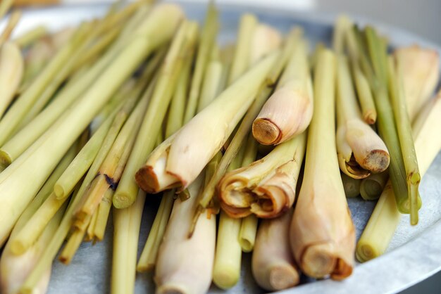 Lemon Grass O processo de fazer chá de capim-limão pelo método tradicional tailandês