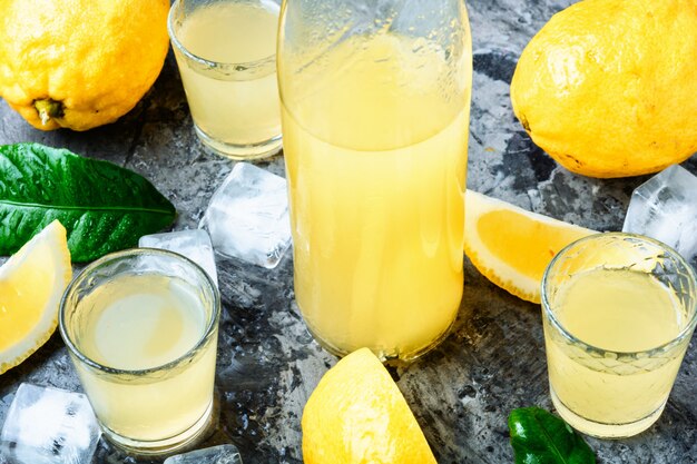 Lemoncello, italienischer Zitronenlikör