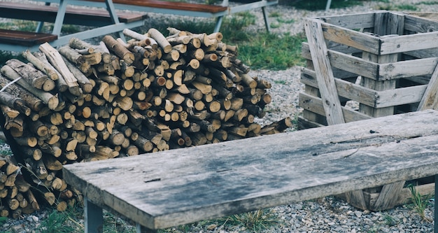 Leña para el invierno, pilas de leña, pila de leña.