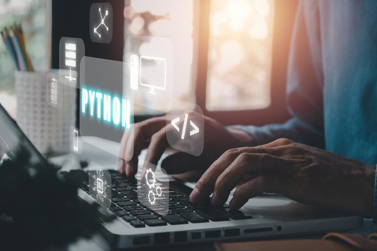 Foto lenguaje de programación pythonhombre usando una computadora portátil con icono de programación python en pantalla virtualconcepto de desarrollo de aplicaciones y web