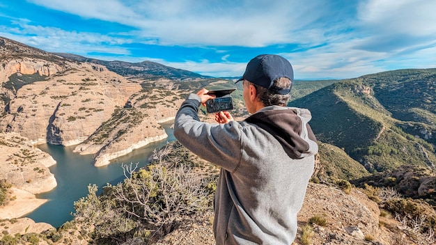 Lens zur Landschaft Erkundung der Vadiello-Stauseen majestätische Wildnis Ein Klick zu einer Zeit als Pho