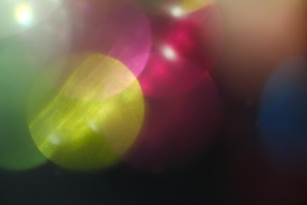 Lente flare colorido abstrato bokeh preto claro