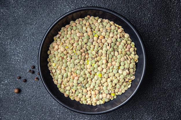 Lentejas verdes legumbres crudas comida saludable snack dieta en la mesa copia espacio comida