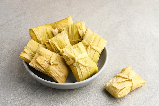 Lepet Jagung es un aperitivo tradicional de Indonesia de Java Central Indonesia hecho de maíz