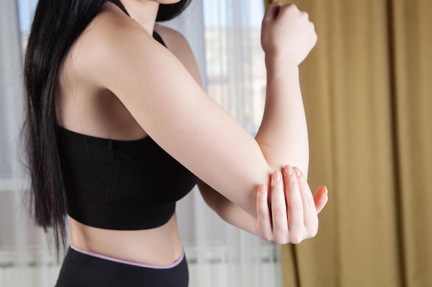 Lesiones en las articulaciones Espasmo en el brazo de las niñas.