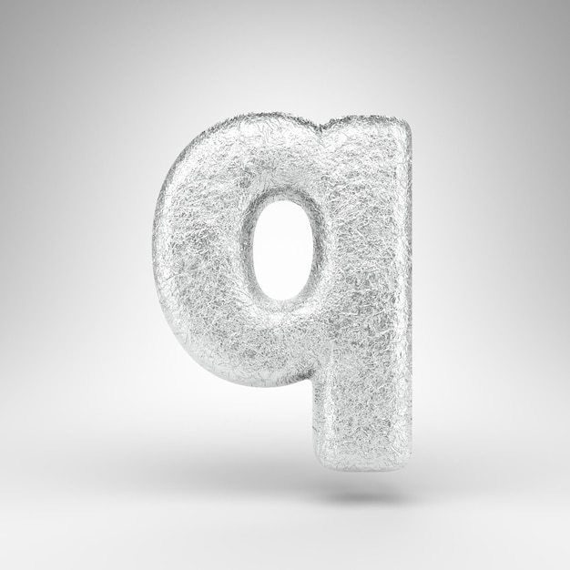 Letra Q minúscula sobre fondo blanco. Papel de aluminio arrugado fuente renderizada en 3D con textura de metal brillante.