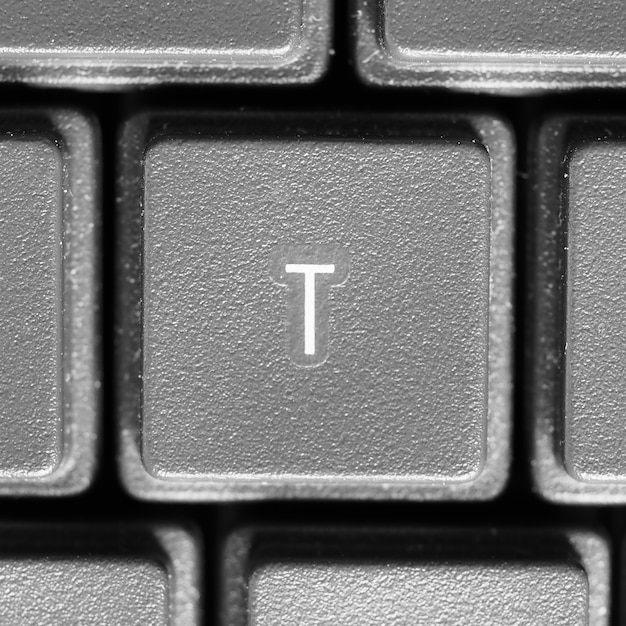 Letra T en el teclado de la computadora