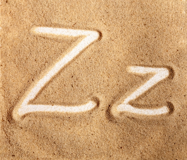 Letra Z Inglês alfabeto manuscrito na areia