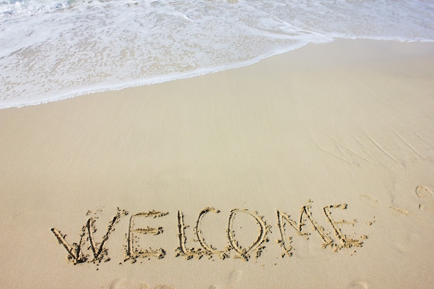 Letras de arena de playa bienvenidos a dubai
