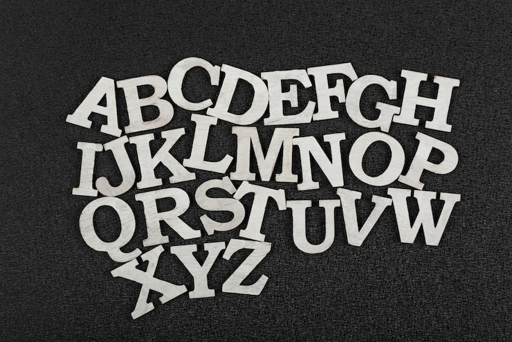 Foto letras brancas sobre fundo preto