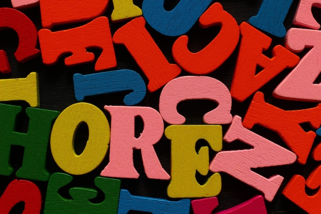 Letras de colores de cerca