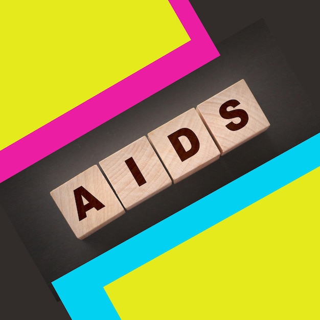 Letras de AIDS em cubos de madeira DST doenças sexualmente transmissíveis