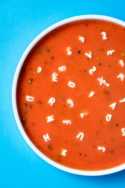 Letras de Pasta en Sopa de Tomate